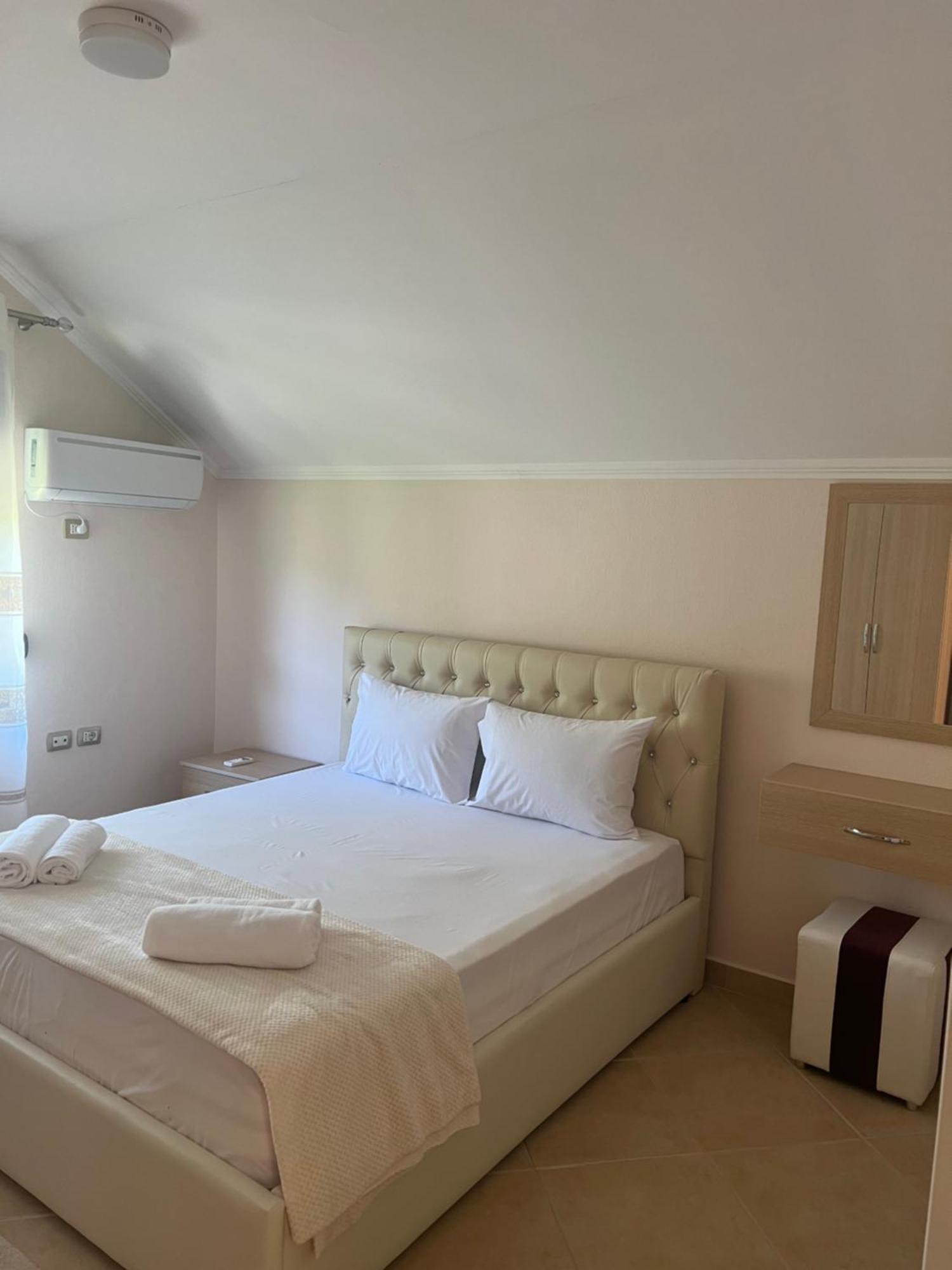 Flower Terrace Apartment จีโรคาสเตอร์ ภายนอก รูปภาพ
